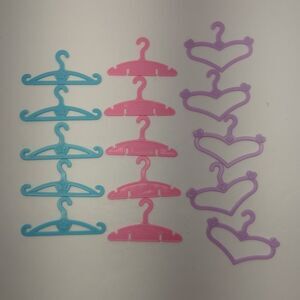 Vintage 1999 Barbie Mattel Little Extras Lot of 15‎ Hangers #68715